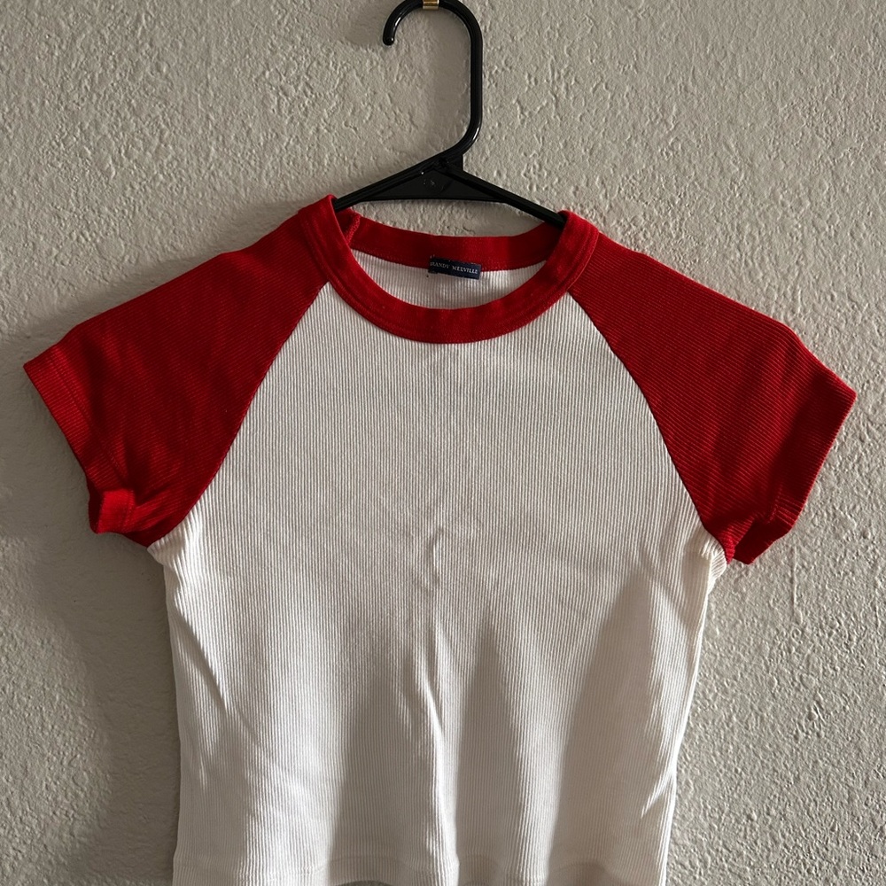 Brandy Melville Red and White Raglan Crop Tee